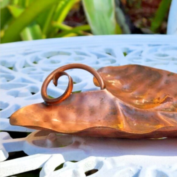 Vintage Copper Leaf Shaped Crimped Edge Dish 9”x6”X1.75" - Picture 3 of 11